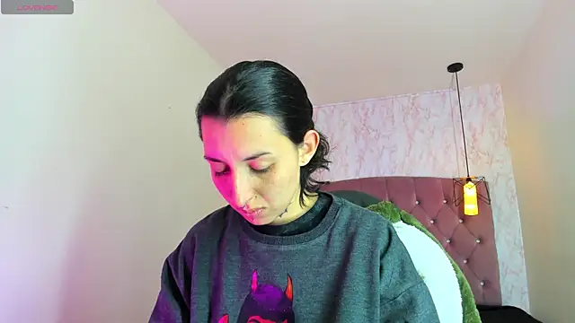 Snapshot of Iris__77 chatting on 11/04/25, 01:15 Iris 77 online show from 11/04/25, 01:15