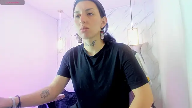 Snapshot of Iris__77 chatting on 10/05/25, 06:31 Iris 77 online show from 10/05/25, 06:31