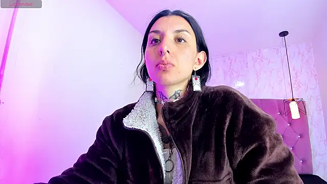 Snapshot of Iris__77 chatting on 10/30/25, 05:10 Iris 77 online show from 10/30/25, 05:10