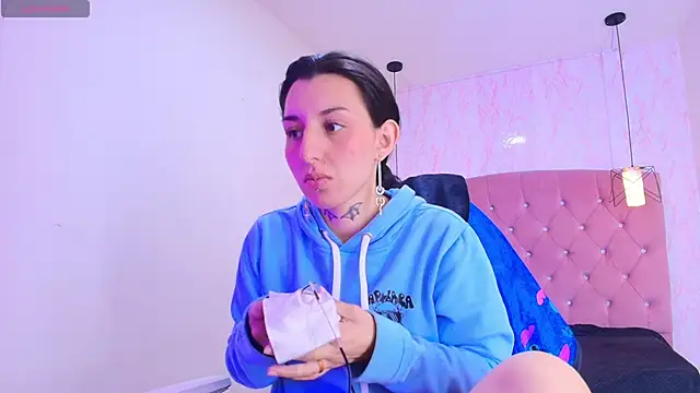 Snapshot of Iris__77 chatting on 10/11/25, 06:53 Iris 77 online show from 10/11/25, 06:53