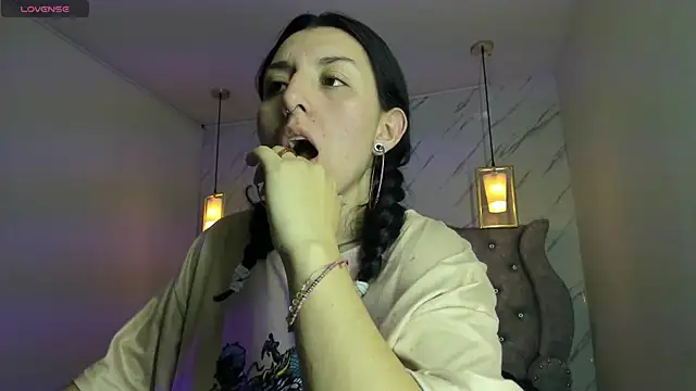 Snapshot of Iris__77 chatting on 12/16/25, 05:50 Iris 77 online show from 12/16/25, 05:50