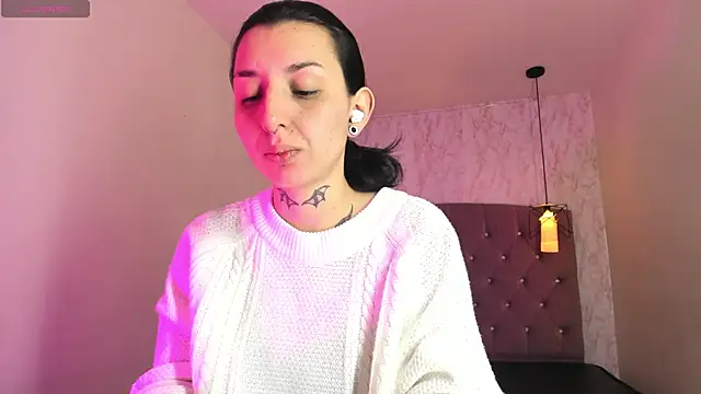 Snapshot of Iris__77 chatting on 12/18/25, 12:09 Iris 77 online show from 12/18/25, 12:09