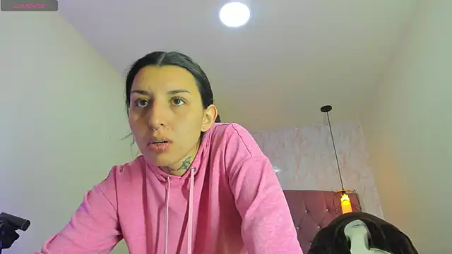 Snapshot of Iris__77 chatting on 11/08/25, 07:17 Iris 77 online show from 11/08/25, 07:17