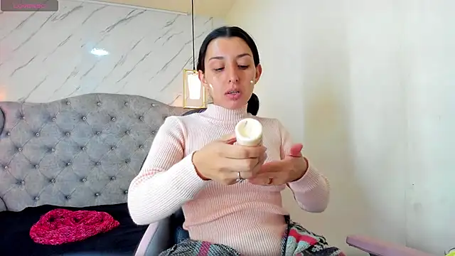 Snapshot of Iris__77 chatting on 10/14/25, 06:19 Iris 77 online show from 10/14/25, 06:19