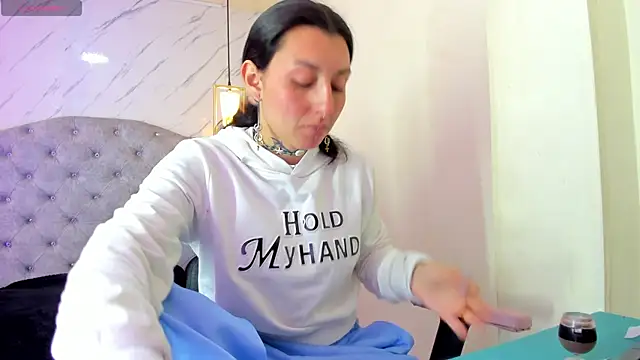 Snapshot of Iris__77 chatting on 10/08/25, 06:52 Iris 77 online show from 10/08/25, 06:52