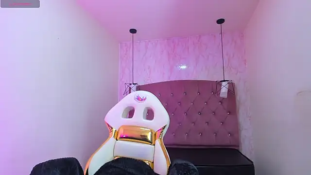 Snapshot of Iris__77 chatting on 11/28/25, 11:54 Iris 77 online show from 11/28/25, 11:54