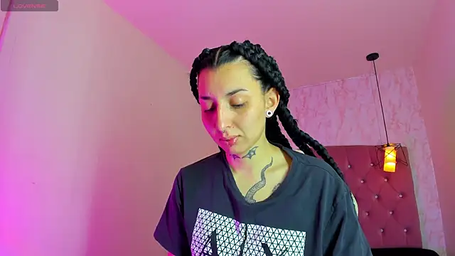 Snapshot of Iris__77 chatting on 11/29/25, 01:33 Iris 77 online show from 11/29/25, 01:33