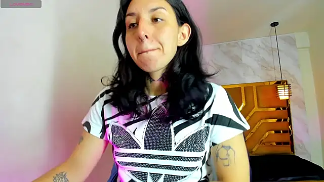 Snapshot of Iris__77 chatting on 11/08/25, 02:26 Iris 77 online show from 11/08/25, 02:26