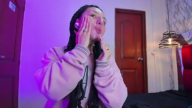 Snapshot of Iris__77 chatting on 12/02/25, 12:51 Iris 77 online show from 12/02/25, 12:51