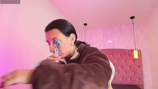 Snapshot of Iris__77 chatting on 10/20/25, 06:41 Iris 77 online show from 10/20/25, 06:41