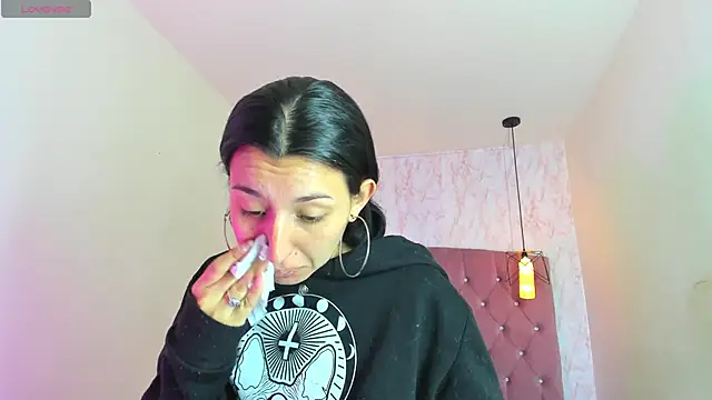 Snapshot of Iris__77 chatting on 11/06/25, 06:34 Iris 77 online show from 11/06/25, 06:34