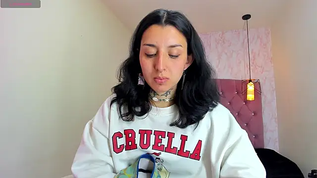 Snapshot of Iris__77 chatting on 11/05/25, 03:04 Iris 77 online show from 11/05/25, 03:04