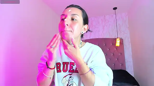 Snapshot of Iris__77 chatting on 11/20/25, 11:22 Iris 77 online show from 11/20/25, 11:22