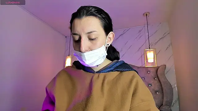 Snapshot of Iris__77 chatting on 12/15/25, 06:47 Iris 77 online show from 12/15/25, 06:47