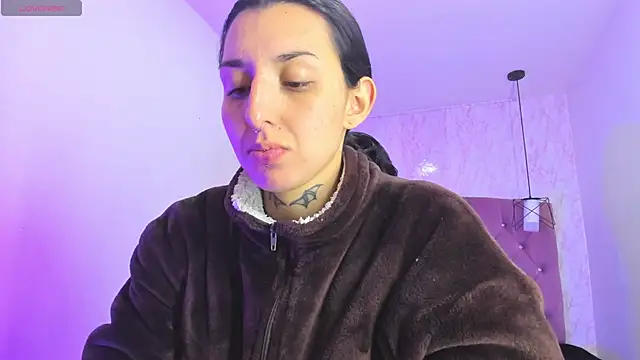 Snapshot of Iris__77 chatting on 11/11/25, 04:13 Iris 77 online show from 11/11/25, 04:13