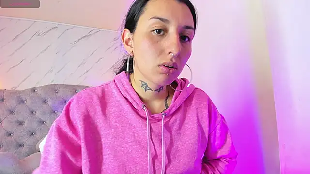 Snapshot of Iris__77 chatting on 11/03/25, 04:32 Iris 77 online show from 11/03/25, 04:32