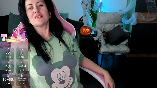 Snapshot of monnica_vibe_ chatting on 10/18/25, 10:12 monnica vibe online show from 10/18/25, 10:12