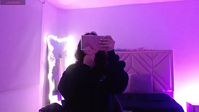 Ixchel tay online show from 11/16/25, 03:33