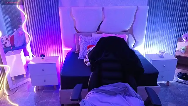 Ixchel tay online show from 04/15/26, 03:23