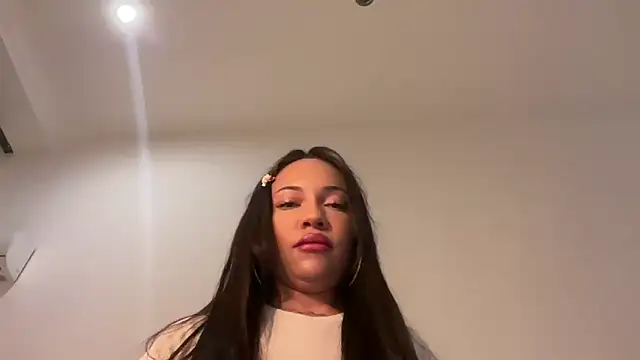 realrockybee1 online show from 11/18/25, 10:34