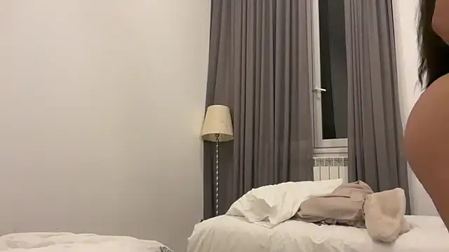 realrockybee1 online show from 10/25/25, 10:43