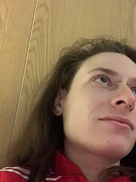 GoldenPussy1329 online show from 02/05/26, 08:59