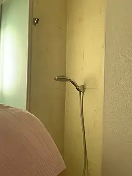 GoldenPussy1329 online show from 01/19/26, 01:26