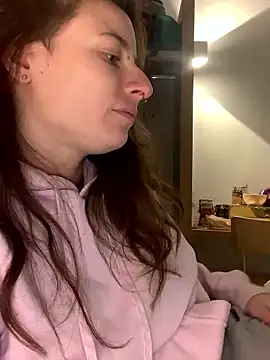 GoldenPussy1329 online show from 02/08/26, 07:33