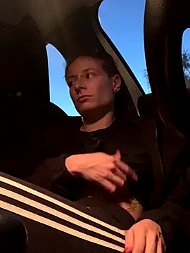 GoldenPussy1329 online show from 11/10/25, 05:18