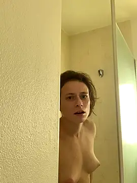 GoldenPussy1329 online show from 12/20/25, 11:18