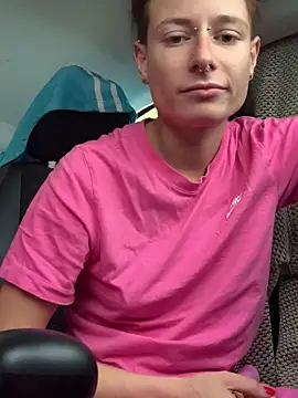 GoldenPussy1329 online show from 11/08/25, 04:21