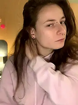 GoldenPussy1329 online show from 02/11/26, 08:09