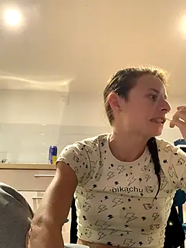 GoldenPussy1329 online show from 10/31/25, 08:16