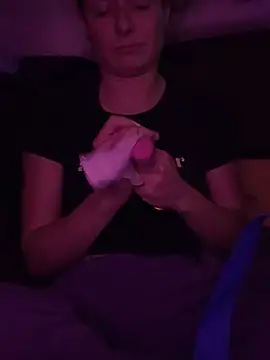 GoldenPussy1329 online show from 12/16/25, 10:25