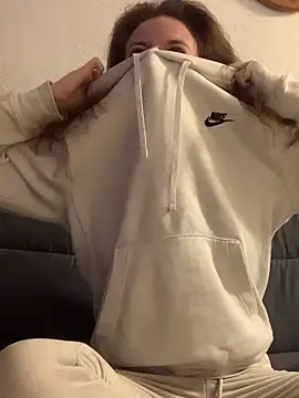 GoldenPussy1329 online show from 03/06/26, 11:11