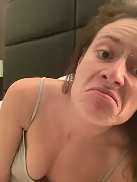 GoldenPussy1329 online show from 03/10/26, 12:25