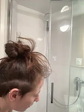 GoldenPussy1329 online show from 03/18/26, 10:29