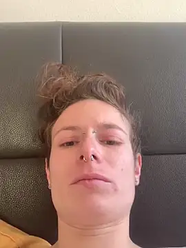 GoldenPussy1329 online show from 04/05/26, 05:19