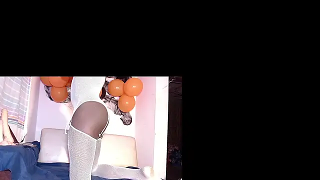 Snapshot of taylor_hot85 chatting on 10/31/25, 01:19 taylor hot85 online show from 10/31/25, 01:19