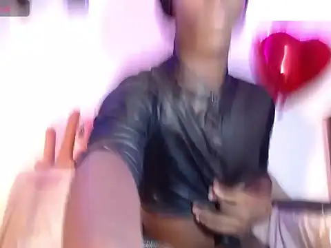 Snapshot of taylor_hot85 chatting on 10/08/25, 12:07 taylor hot85 online show from 10/08/25, 12:07