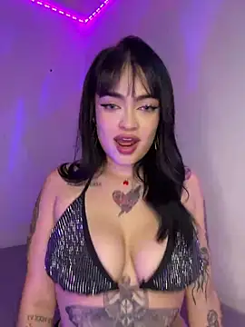 Snapshot of ScarletVyxen chatting on 09/28/25, 04:19 ScarletVyxen online show from 09/28/25, 04:19