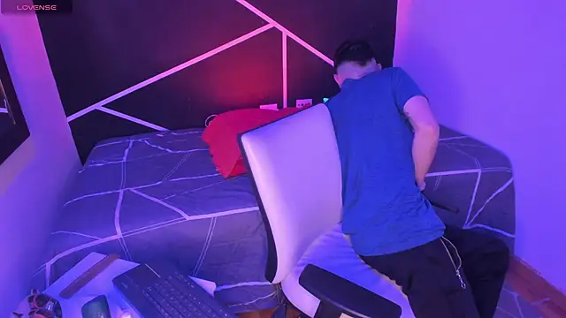 VynnyBlacke  online show from 11/29/25, 11:16