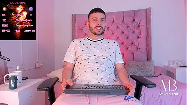 VynnyBlacke  online show from 11/04/25, 09:18