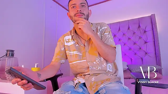 VynnyBlacke  online show from 11/03/25, 08:34