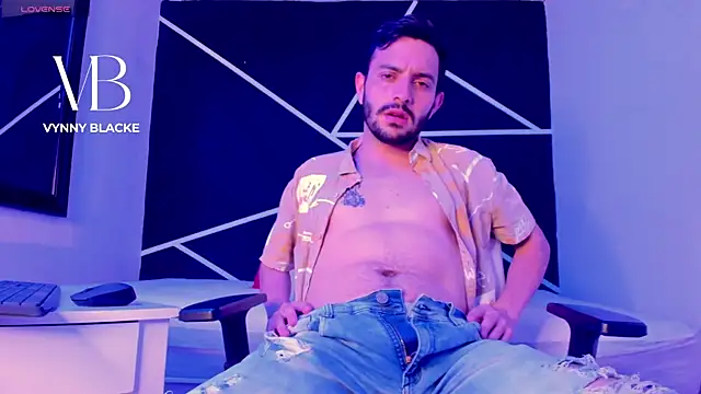 VynnyBlacke  online show from 02/10/26, 04:11