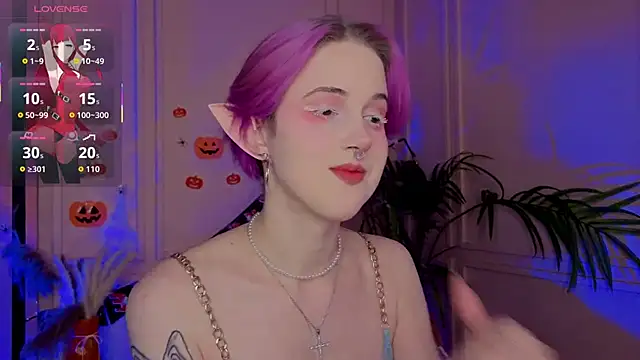 luna son online show from 10/30/25, 09:33