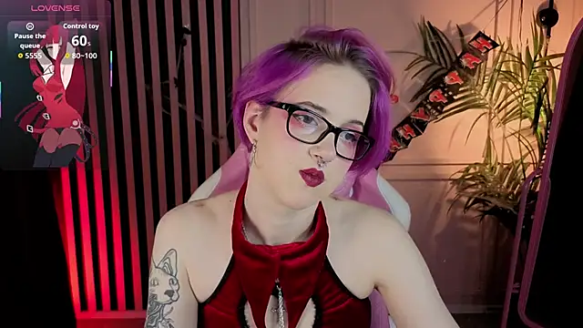 luna son online show from 10/28/25, 02:05