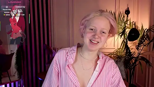 luna son online show from 11/05/25, 10:02