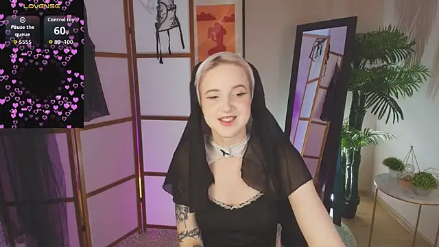 luna son online show from 09/28/25, 10:17