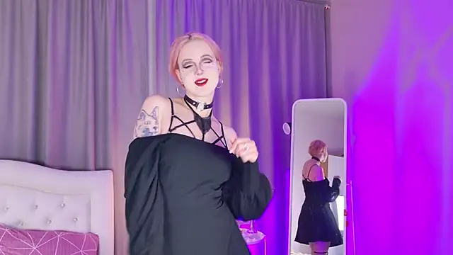 luna son online show from 11/15/25, 09:08